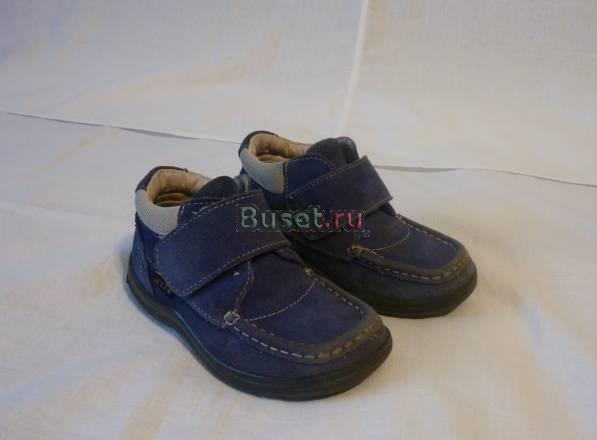 Замшевые  ботиночки р-р 26 / стелька 17,5 Москва