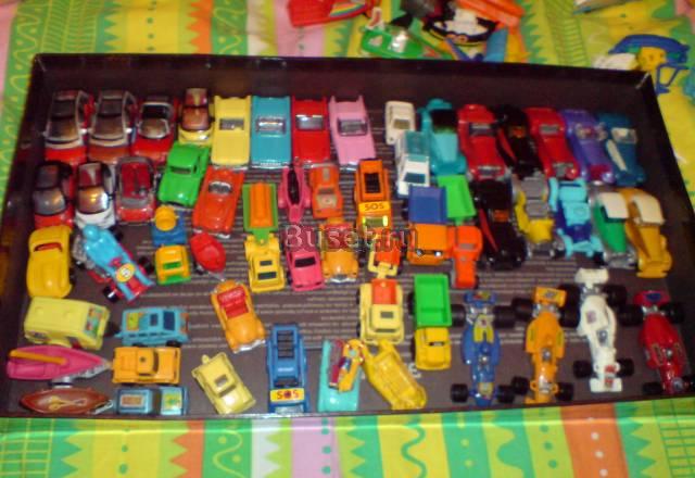 Много машинок и самолетиков из Киндер Сюрприза Москва
