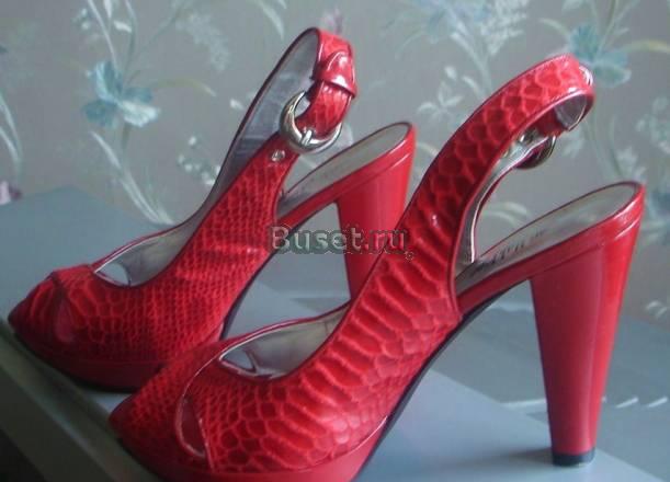 Новые красные  босоножки 39 размера Санкт-Петербург