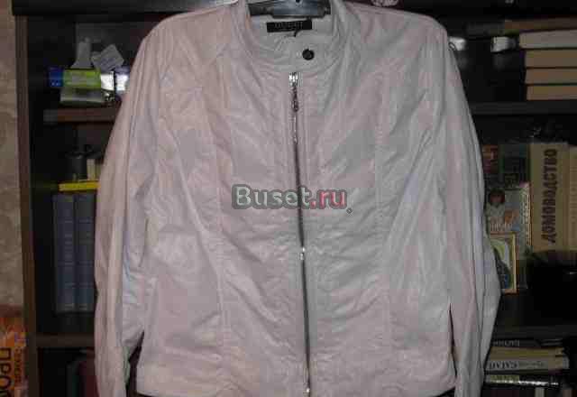 Белая ветровка, модная Москва