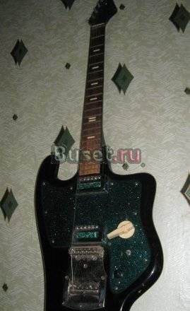 Гитары - электро - 3 шт, одна  из них  басовая Москва