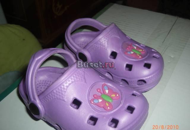 Резиновые шлепанцы с бабочкой Москва