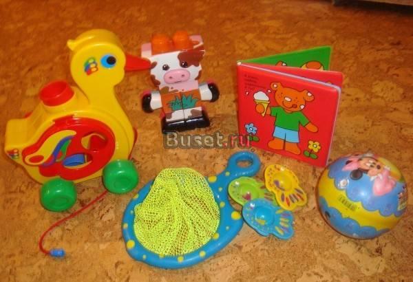 Пакетом игрушки Москва