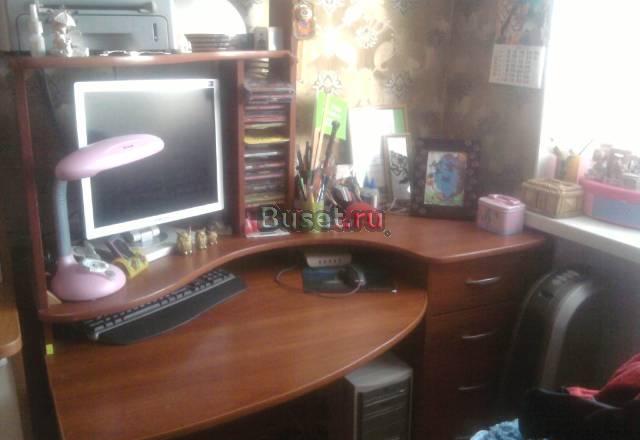 Стол красивый и удобный для работы или учебы Тюмень