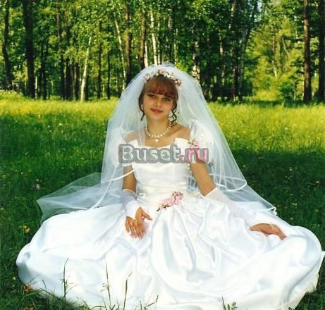 Красивое свадебное платье со шлейфом Столбовая