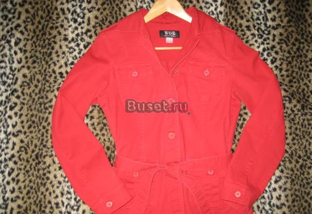 Куртка красная с поясом.р 42-44 Москва