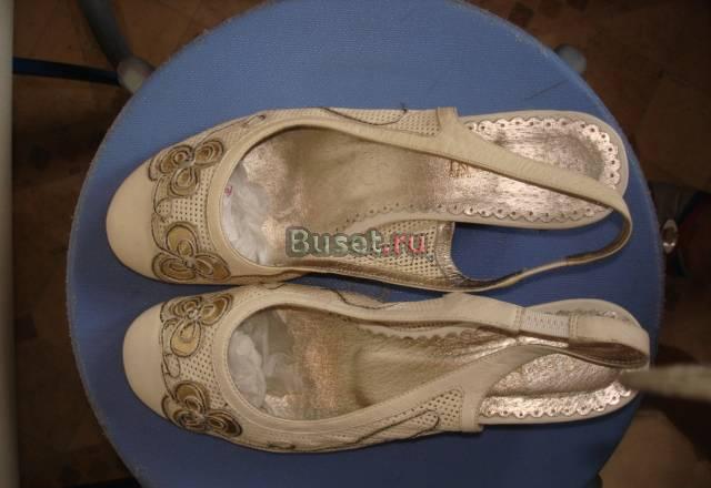 Босоножки ,кожа, р. 37 Москва