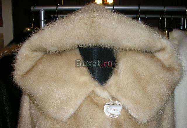 Шуба новая палевая с капюшоном Москва