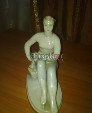 Статуэтка "Фигуристка (Физкультурница)". Фарфор, н Москва