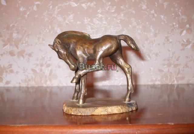 Бронзовая скульптура "Жеребенок" Москва