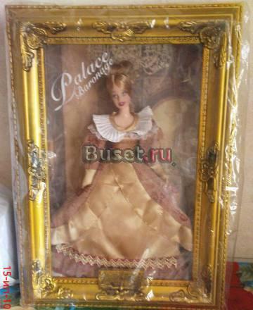 Настоящая игровая  кукла "под стеклом"в рамке Москва