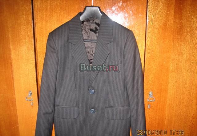 Школьный костюм ,пиджак и ждинсы Москва