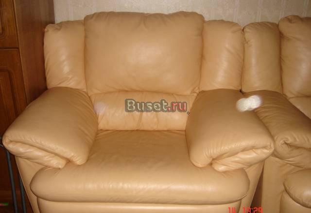 Продам Угловой кожанный диван и кресло Москва