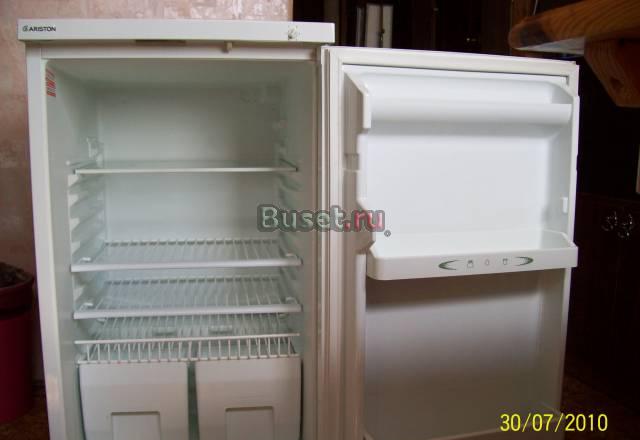 Холодильник  ariston на зап. части Санкт-Петербург