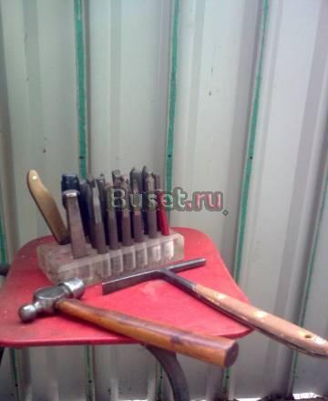 Для работы с металлом. Чеканы,  2 молотка Москва