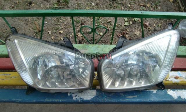 Фары от toyta RAF 4 2001Г Москва
