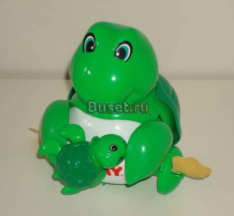 Черепашку (мать и дитя) фирмы Tomy Санкт-Петербург