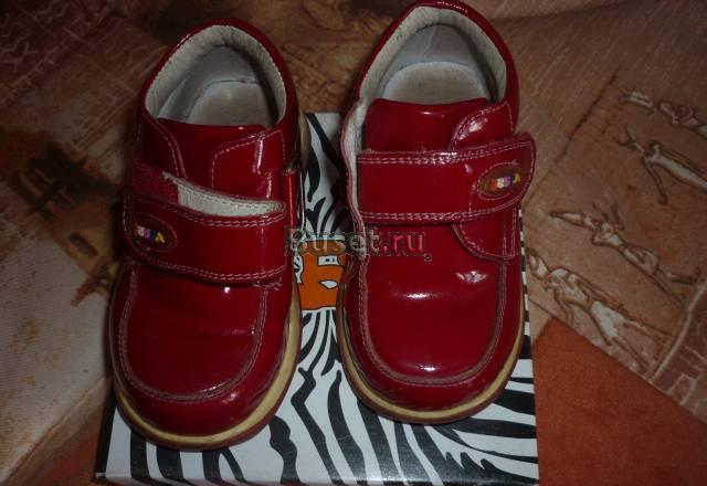 Ботинки красные лаковые 21размер Москва