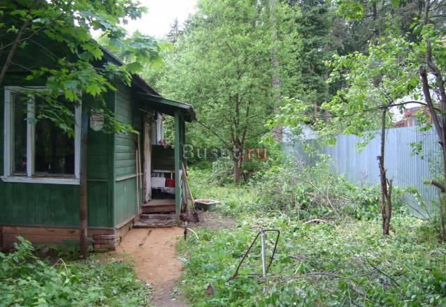 Продается участок со старым домом Москва