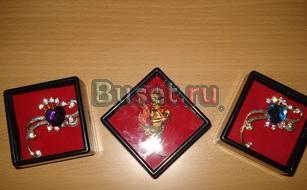 Брошки красивые, новые в коробочках Санкт-Петербург