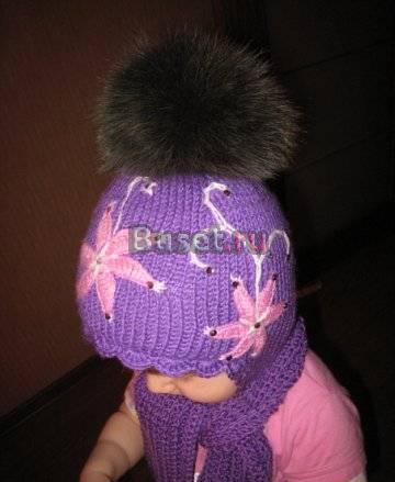 Шапка со стазами и натуральным  помпоном Санкт-Петербург