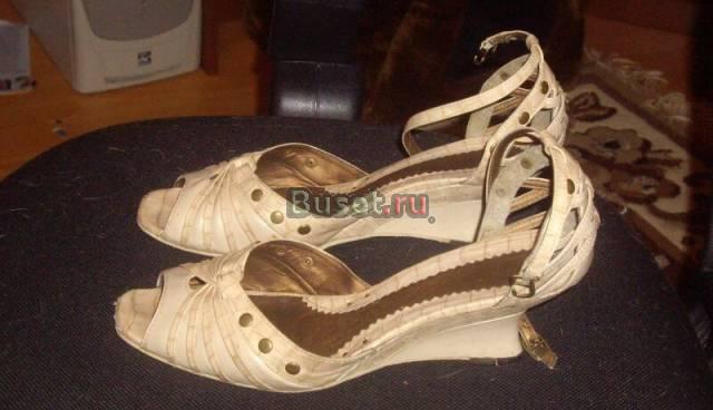 Бежевые босоножки на каблуке-танкетке, р.40 Москва