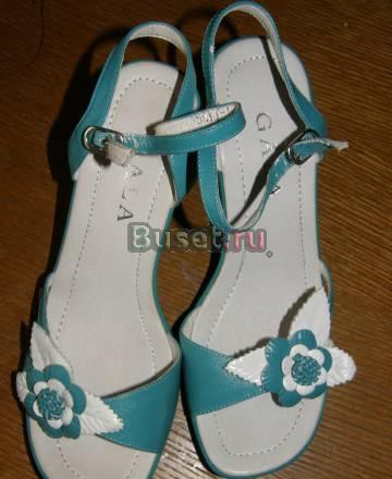 Новые кожаные босоножки почти даром Москва