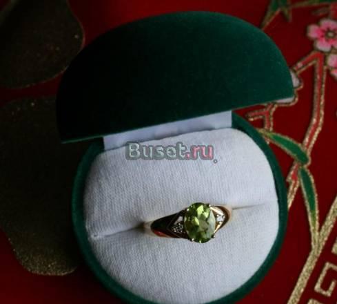 Золотое кольцо в футляре. Новое. Отличный подарок Москва