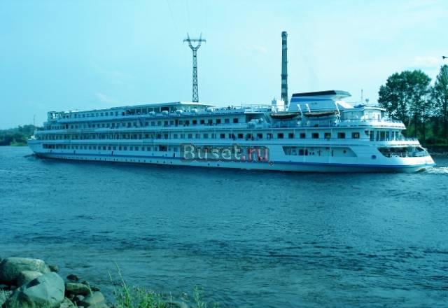 Кв.на берегу реки Свирь,лес и 2 озера в30 метрах Санкт-Петербург