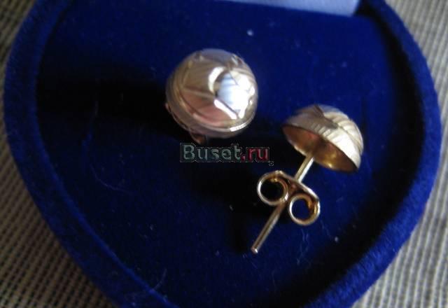 Замечательные серьги-гвоздики 750 пробы Москва