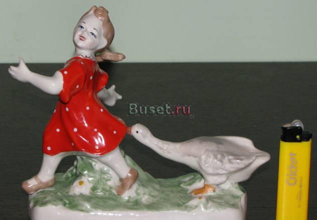 Статуэтка Девочка и гусь. Барановка. в идеале Москва
