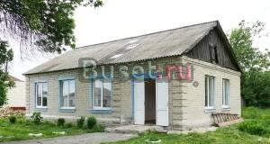 Дом с фонтаном и клумбами Москва