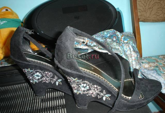 Босоножки кожанные на танкетке Sketchers Москва