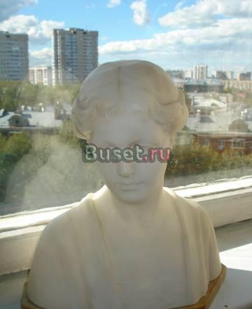 Бюст. Девушка Москва