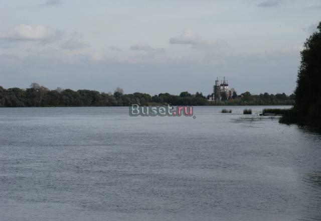 Новорязанское ш90 км.7 сот пмж у Оки и озера .газ Москва