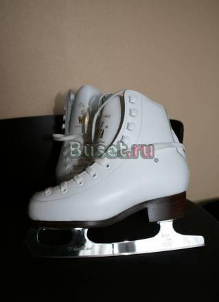 Детские профессиональные коньки Москва