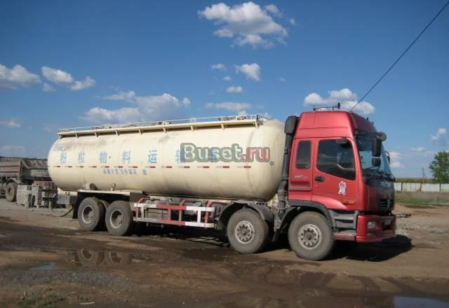 Цементовозы и вилочный погрузчик Москва