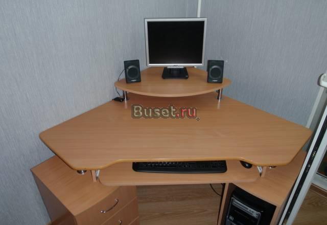 Продам угловой компьютерный стол 110 х 110 см Москва