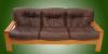 Кожаный диван  деревянными подлокотни превью 1326308.